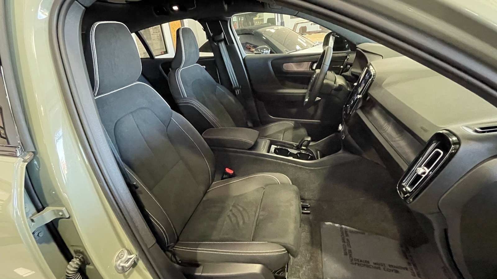 Used 2024 Volvo C40 P8 Recharge Ultimate w/ Protection Package Premier AWD/4WD image 40