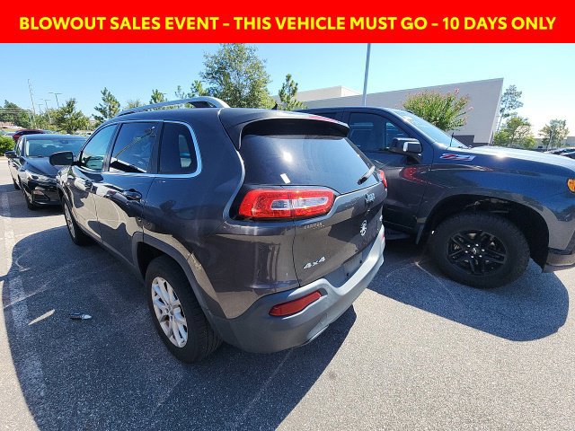 Used 2016 Jeep Cherokee Latitude w/ Cold Weather Group AWD/4WD image 9