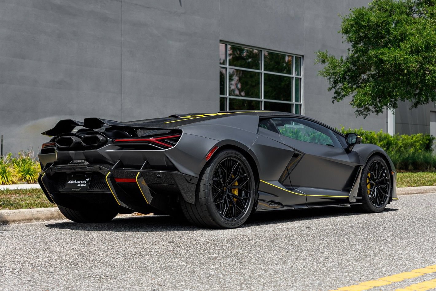 Used 2025 Lamborghini Revuelto AWD/4WD image 13