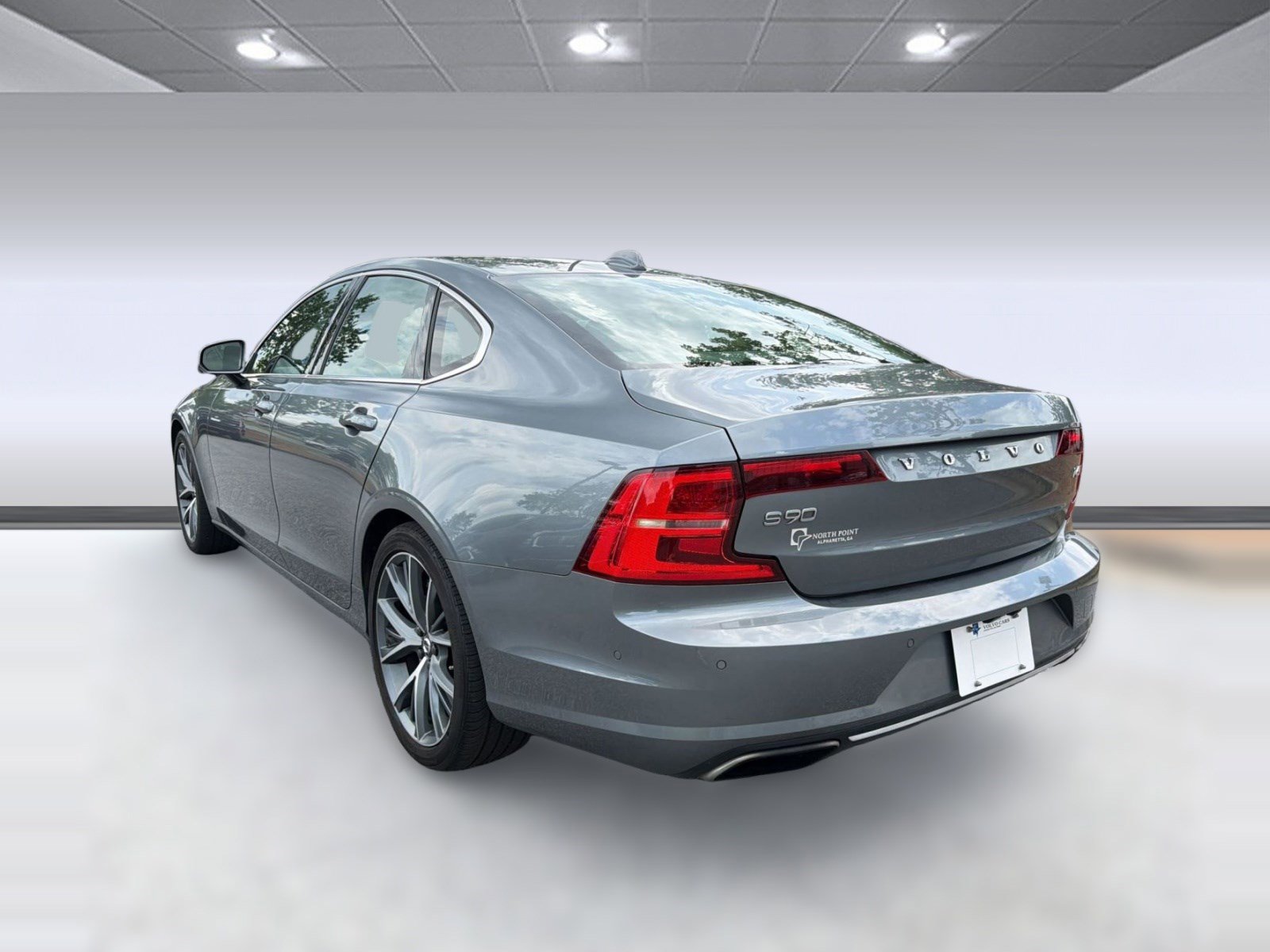Used 2017 Volvo S90 T6 Momentum w/ Vision Package AWD/4WD image 3