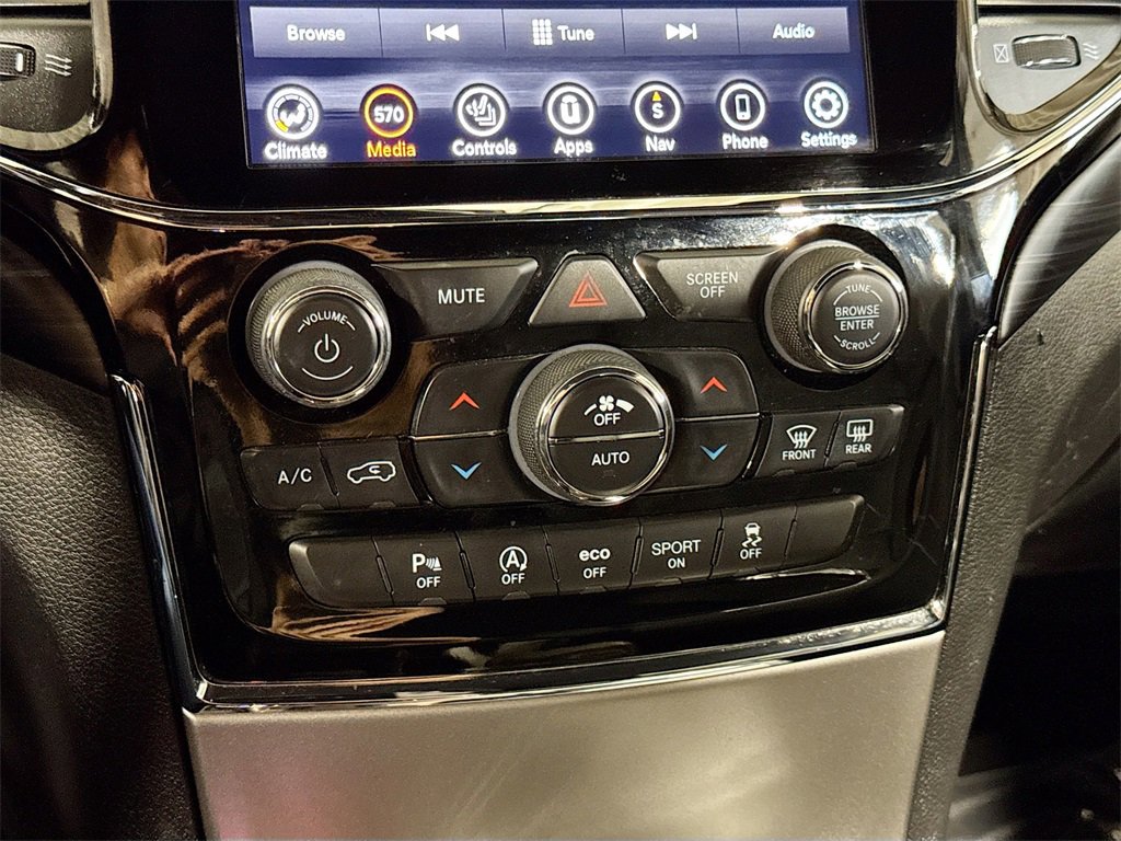 Used 2020 Jeep Grand Cherokee Laredo w/ Security & Convenience Group image 19