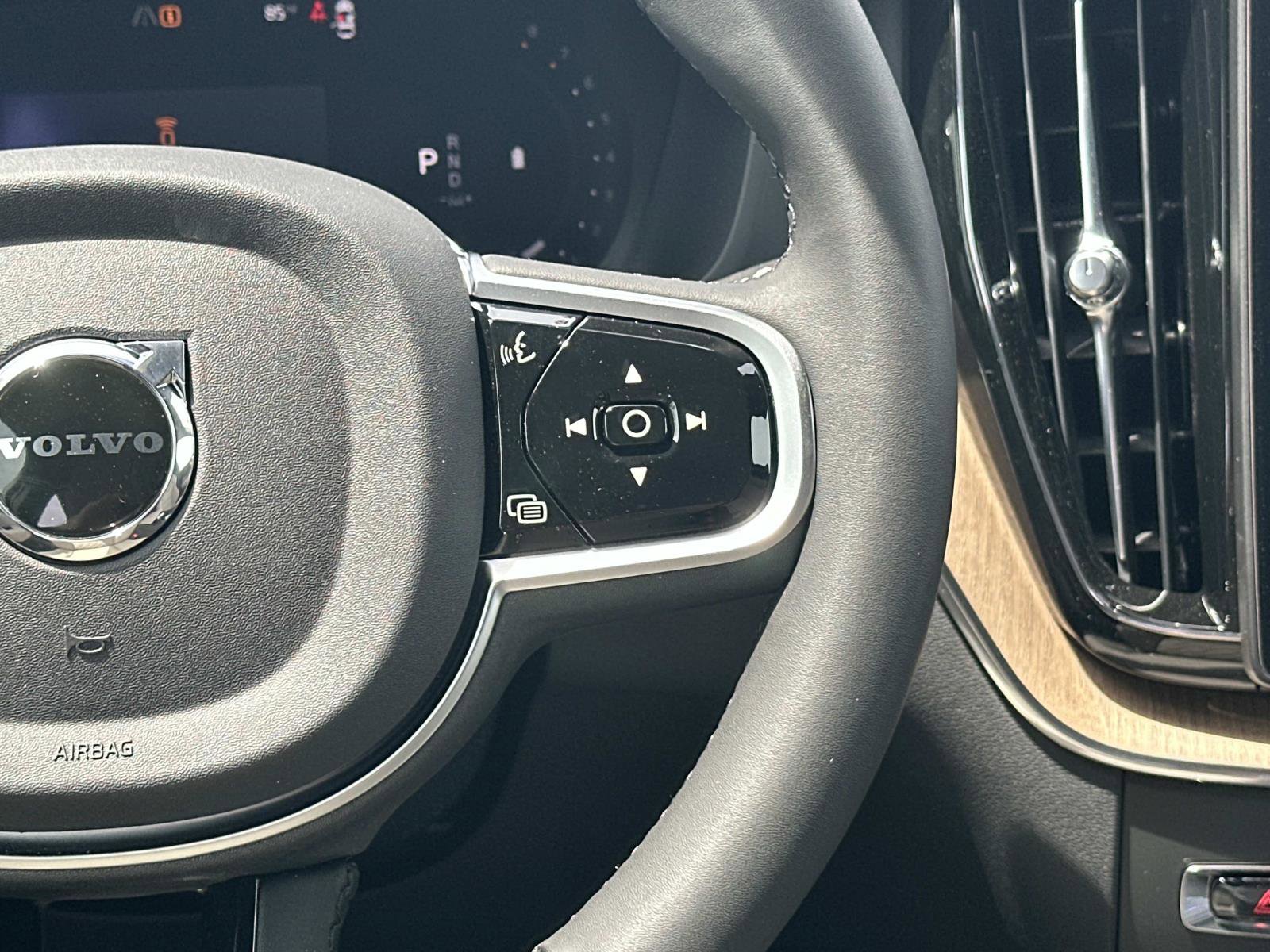 New 2026 Volvo XC60 B5 Core w/ Climate Package AWD/4WD image 9