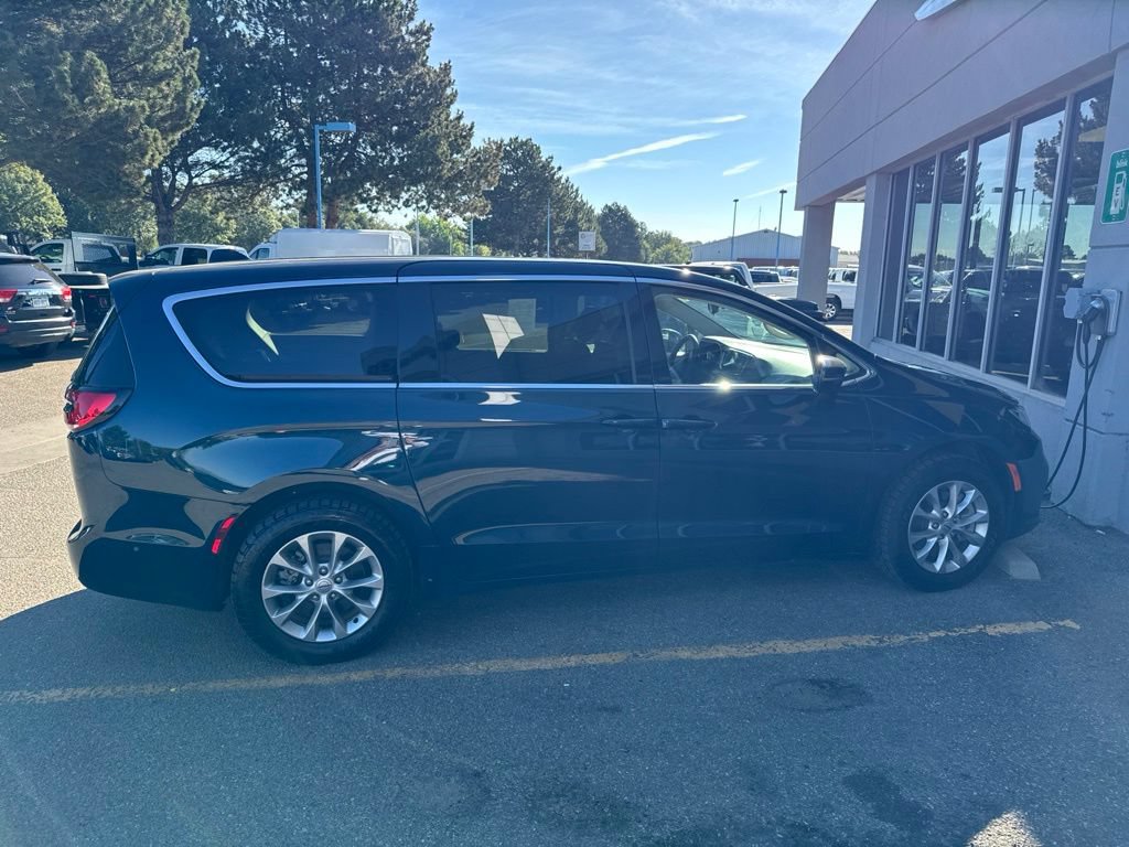 Used 2024 Chrysler Pacifica Touring-L AWD/4WD image 5
