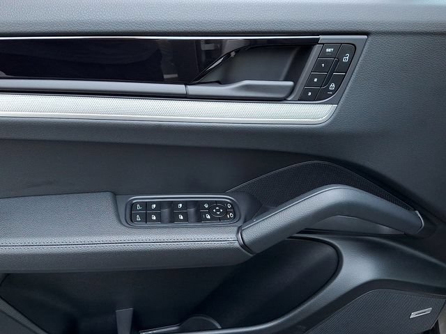 Certified 2026 Porsche Cayenne S AWD/4WD image 14