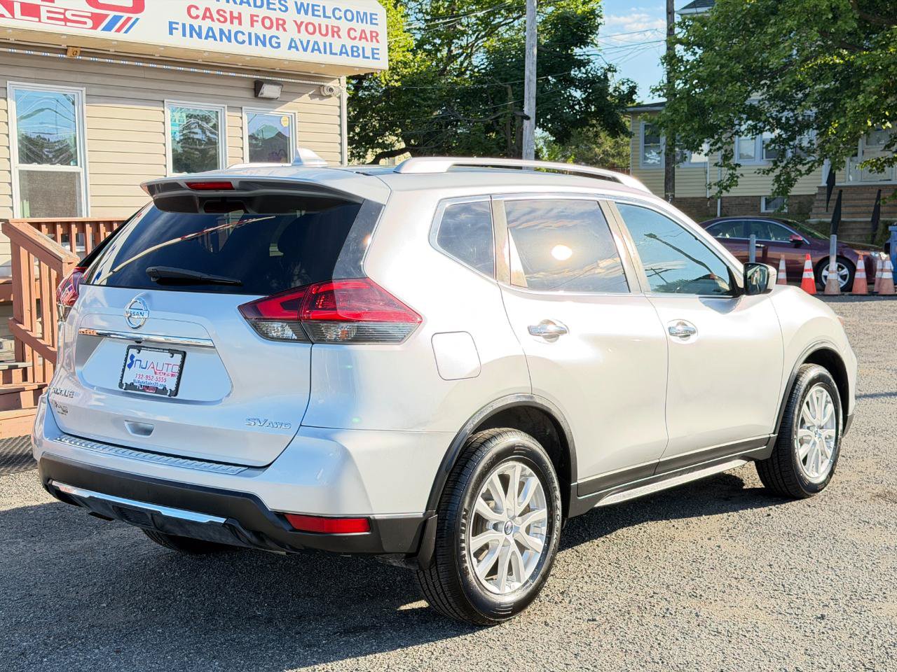 Used 2018 Nissan Rogue SV AWD/4WD image 4
