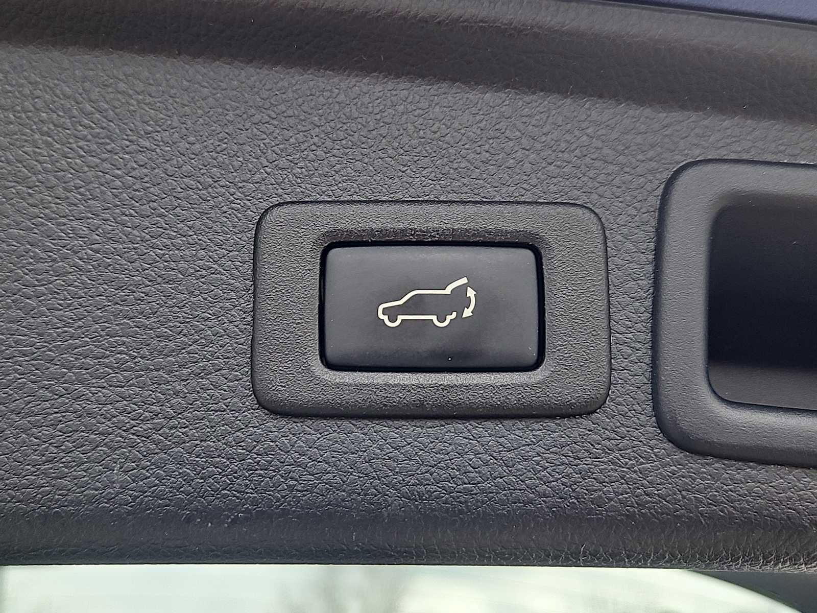 Used 2016 Subaru Forester 2.5i Touring w/ Eyesight & Navigation System image 30