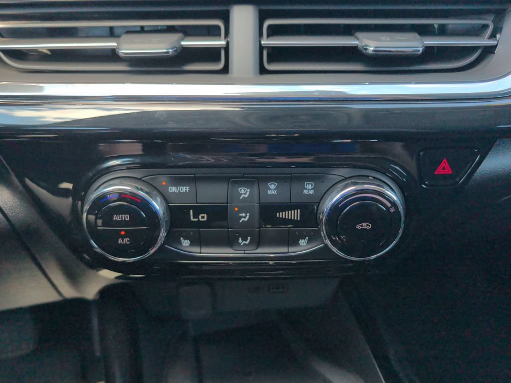Used 2024 Chevrolet Trax ACTIV w/ Sunroof Package FWD image 37