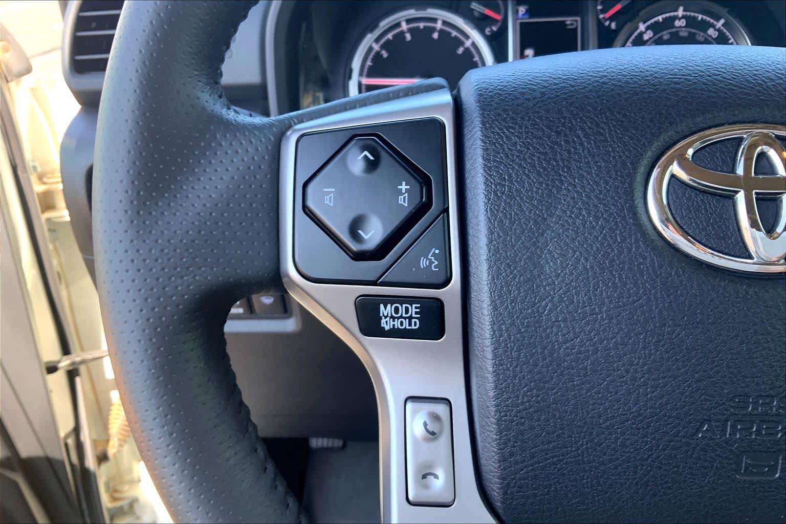 Used 2022 Toyota 4Runner Limited AWD/4WD image 24