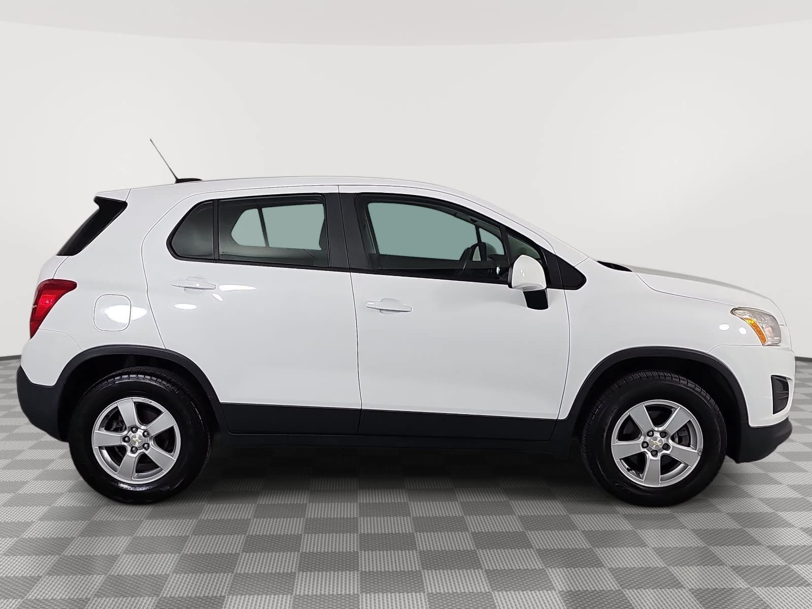 Used 2016 Chevrolet Trax LS AWD/4WD image 9