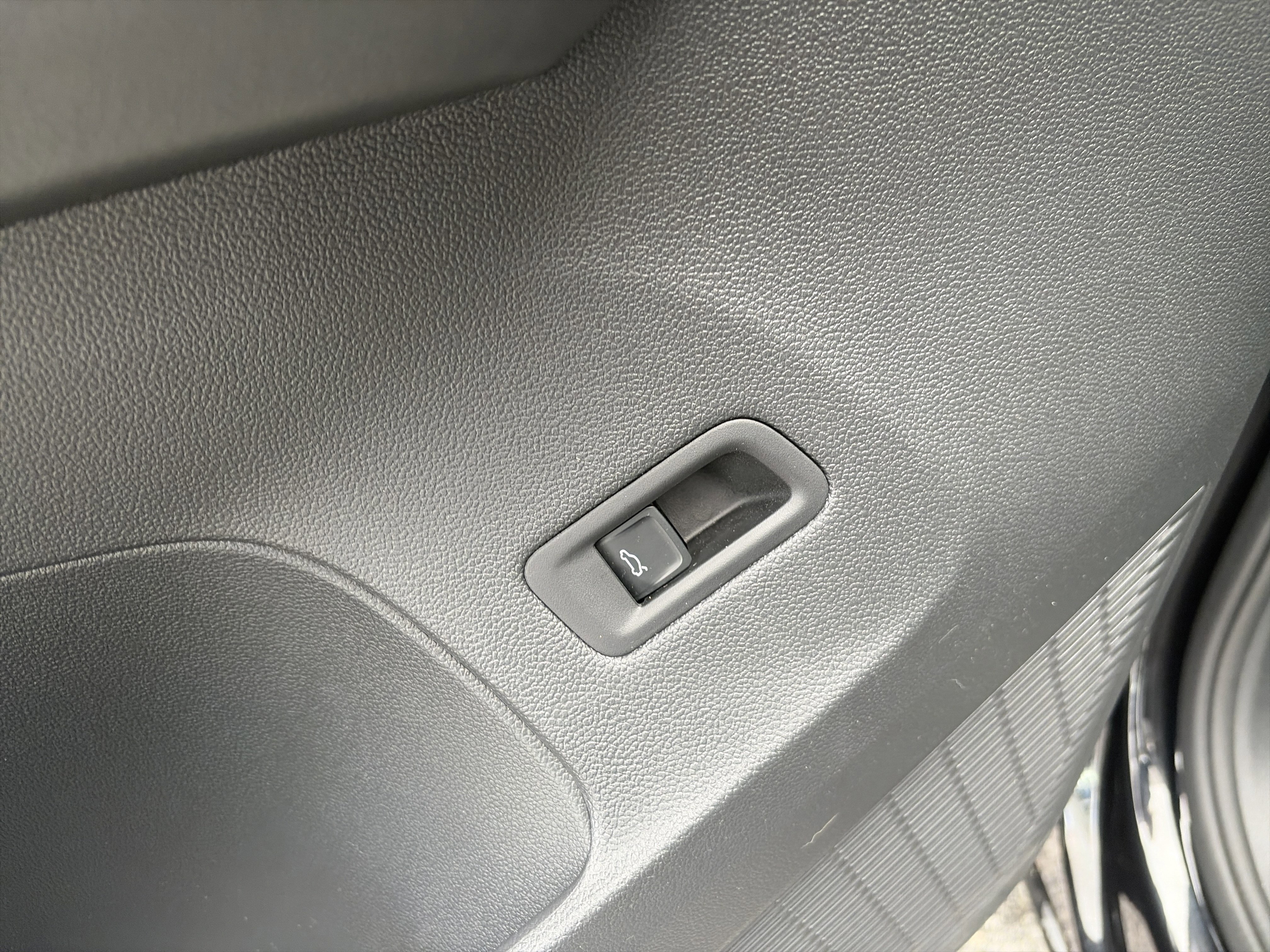 Used 2024 Volkswagen Atlas SEL image 17