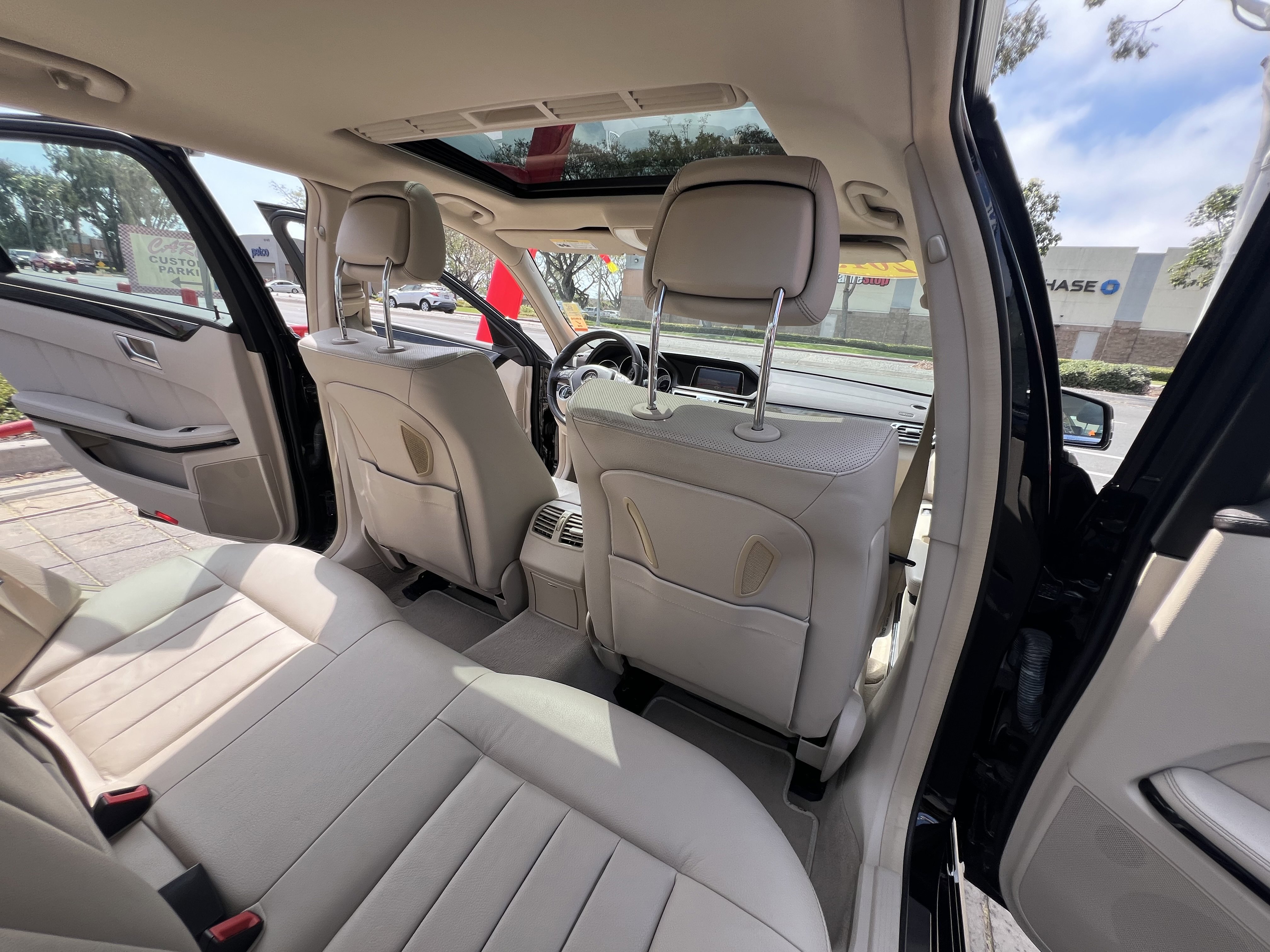 Used 2015 Mercedes-Benz E 400 Sedan w/ Driver Assistance Package image 37