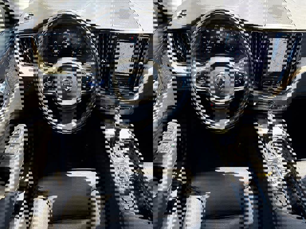 Used 2020 Volvo XC60 T5 Inscription w/ Protection Package Premier image 4