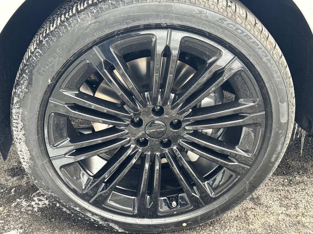 New 2026 Land Rover Range Rover SE image 11