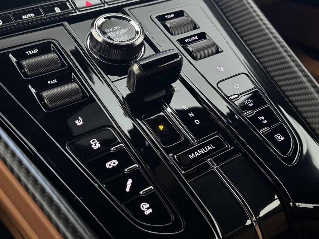 Used 2025 Aston Martin DB12 Coupe image 27