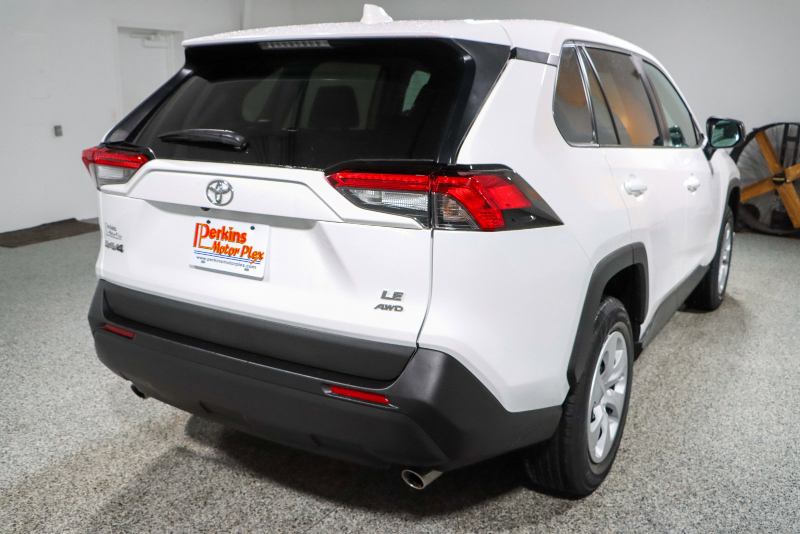 Used 2024 Toyota RAV4 LE image 7