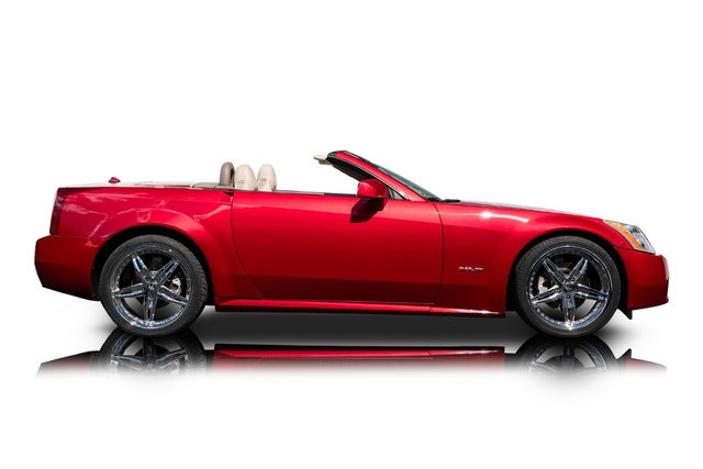 Used 2005 Cadillac XLR RWD image 2