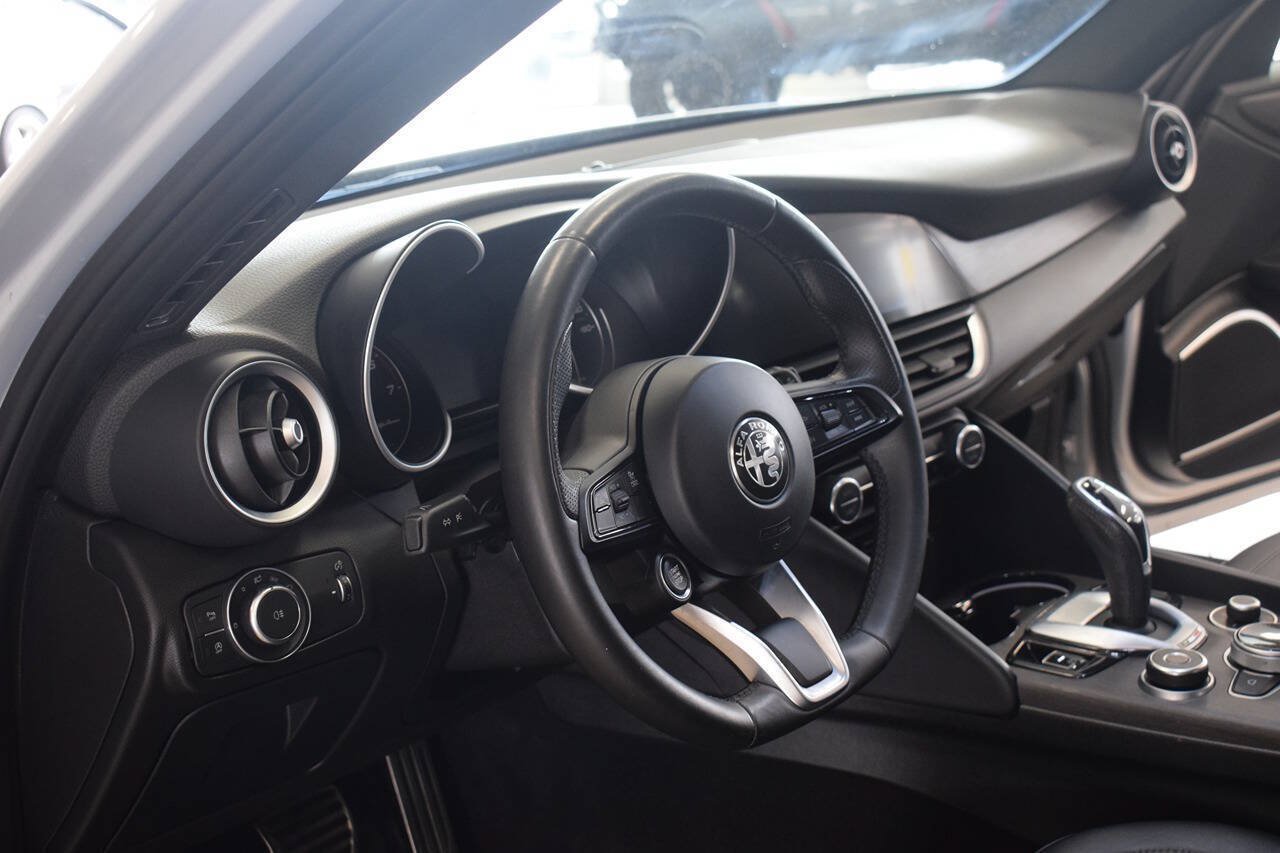 Used 2022 Alfa Romeo Giulia Ti RWD image 25