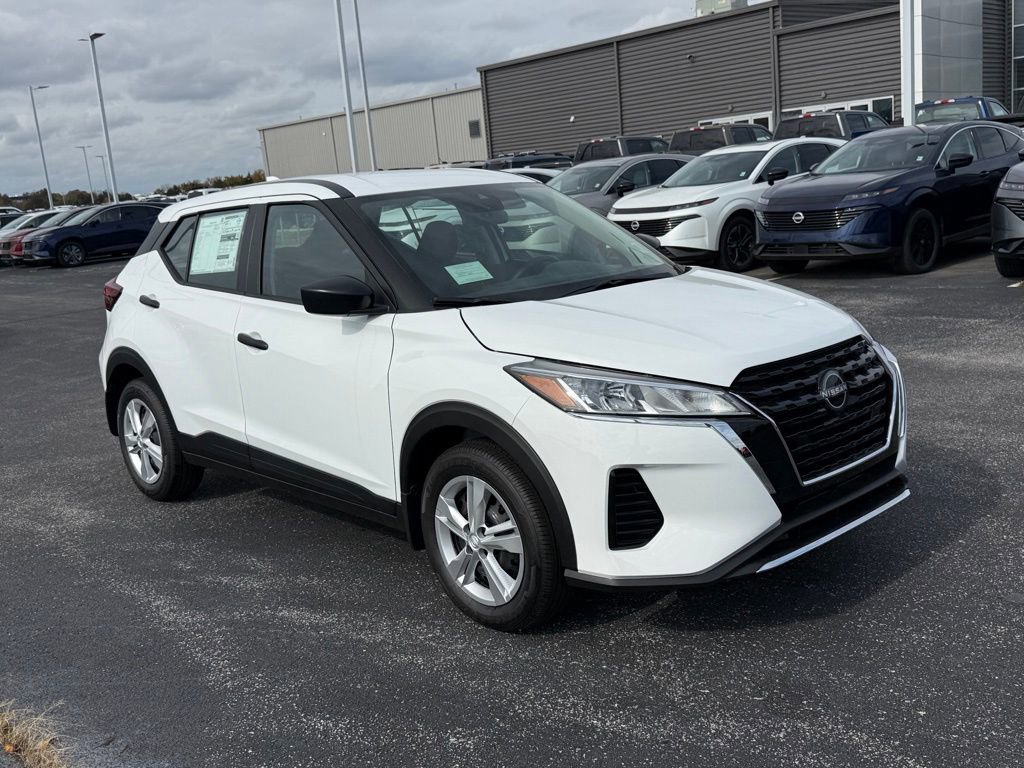 New 2025 Nissan Kicks Play S image 2