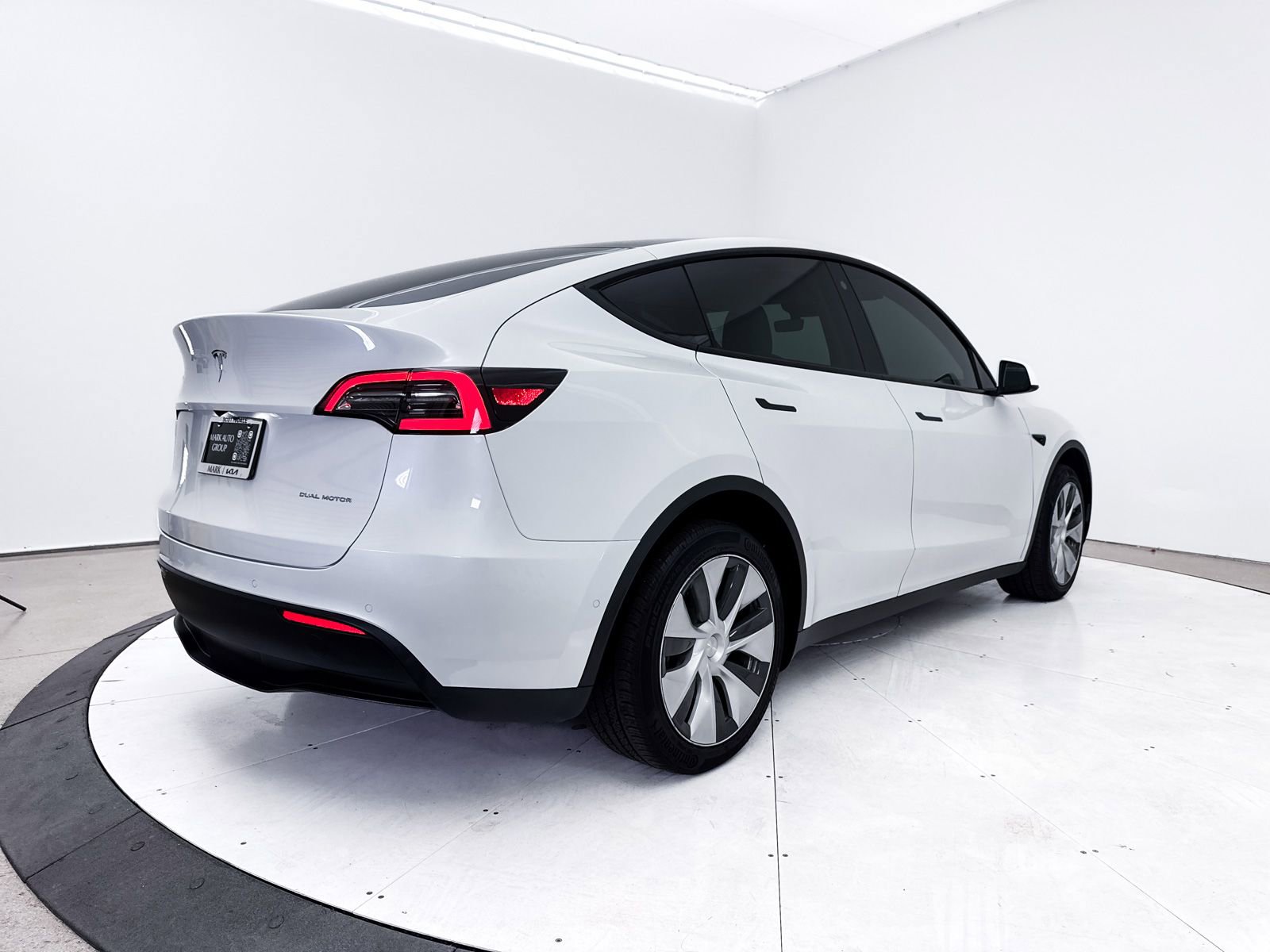 Used 2022 Tesla Model Y Long Range image 29