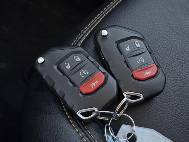 Used 2025 Jeep Gladiator Sport AWD/4WD image 34