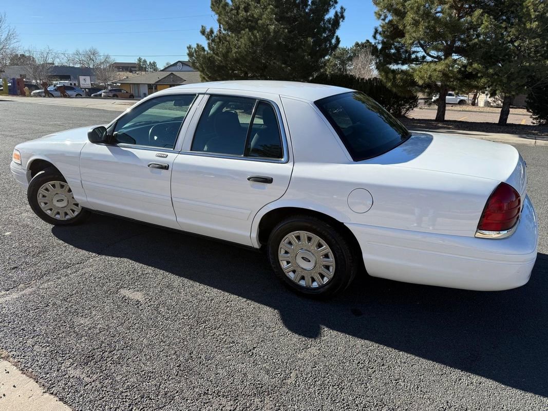 Used 2008 Ford Crown Victoria image 2