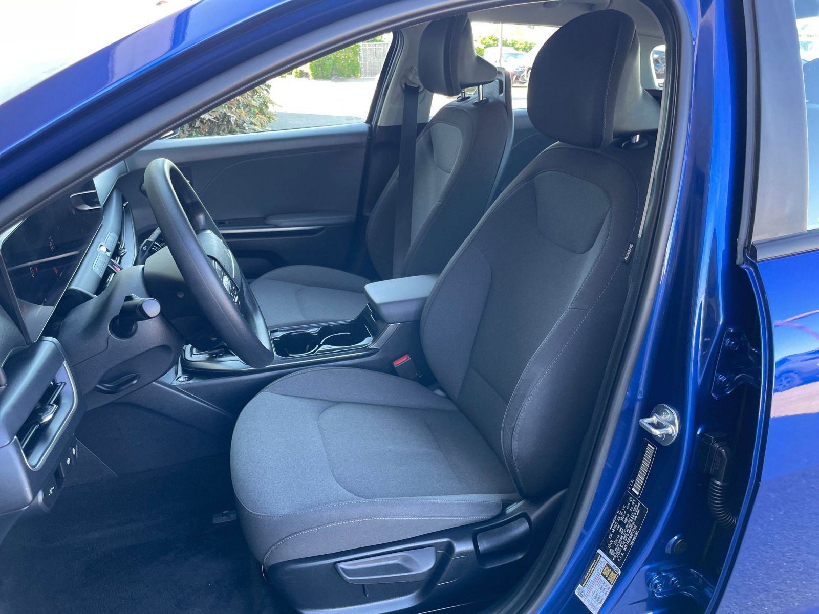 Used 2025 Kia K4 LXS image 36