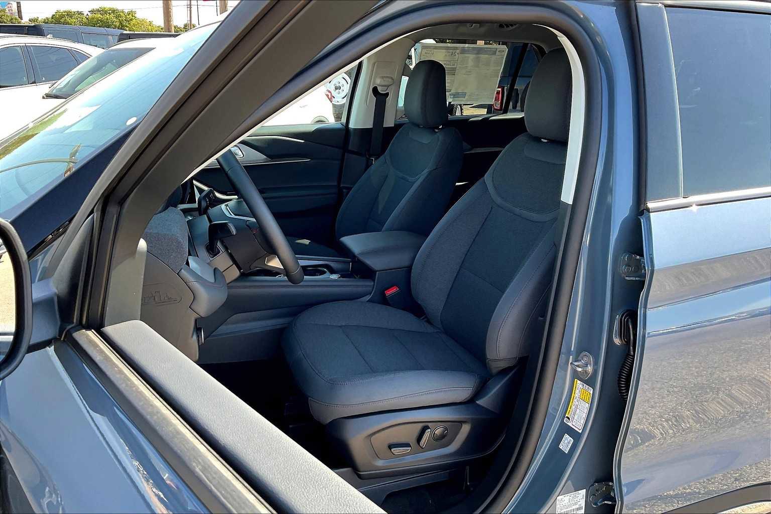 New 2025 Ford Explorer Active image 9