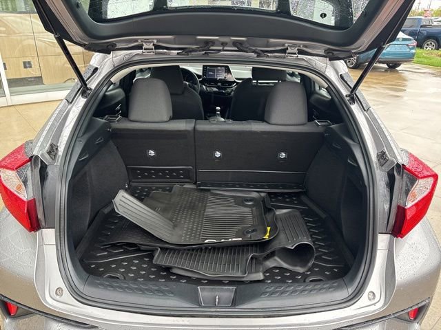 Used 2020 Toyota C-HR LE FWD image 30