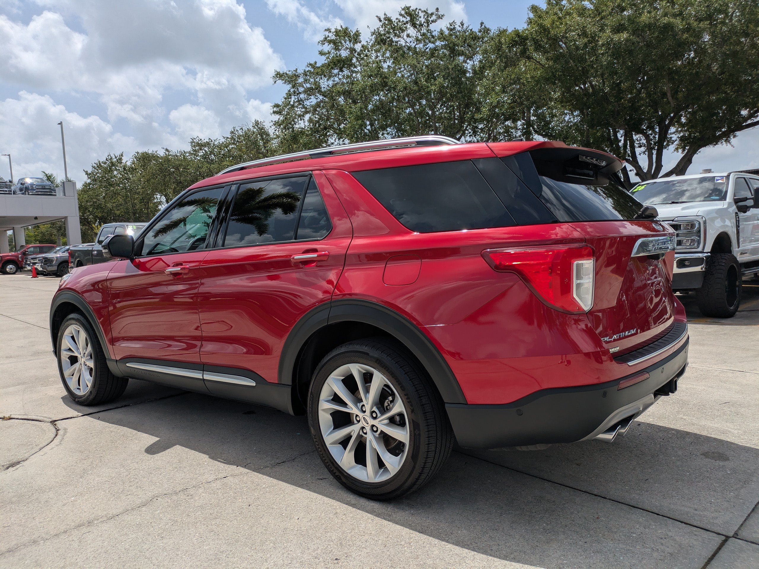 Used 2022 Ford Explorer Platinum w/ Equipment Group 601A AWD/4WD image 6