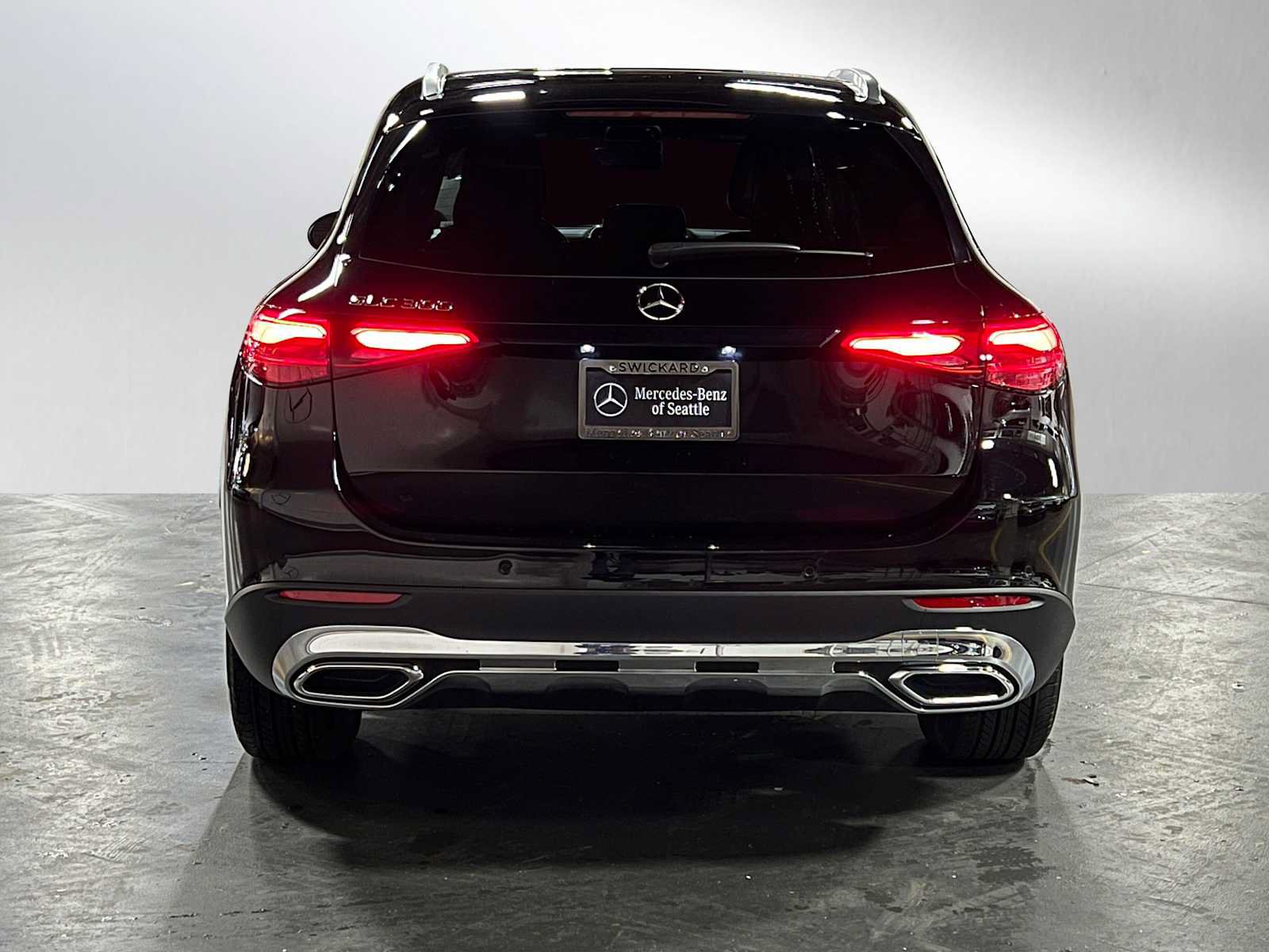 Used 2025 Mercedes-Benz GLC 300 image 4