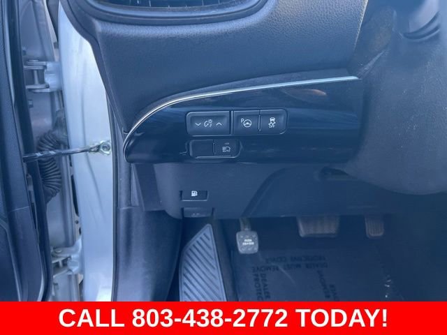 Used 2020 Toyota Prius LE FWD image 30