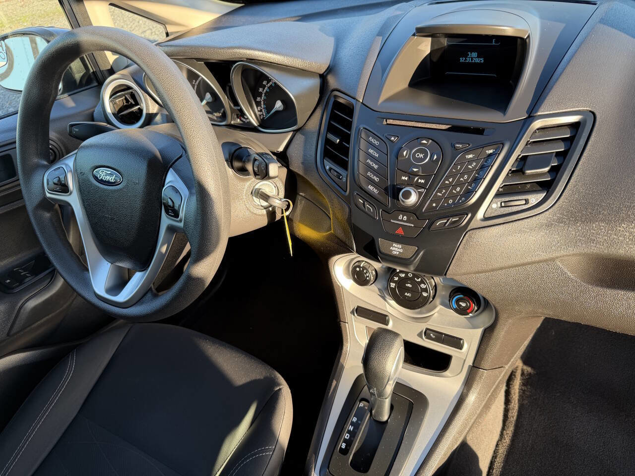 Used 2017 Ford Fiesta SE image 25