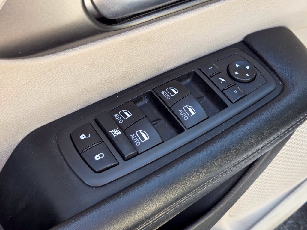 Used 2019 Chrysler Pacifica Limited FWD image 25