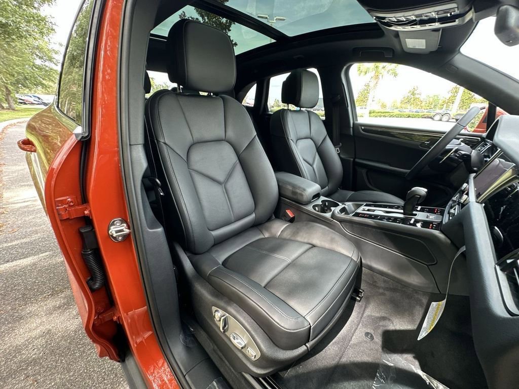 Certified 2025 Porsche Macan image 19