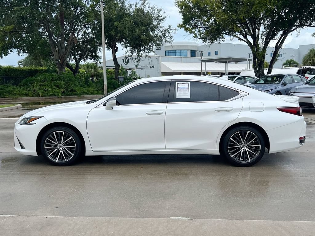 Certified 2024 Lexus ES 300h w/ Premium Package FWD image 4