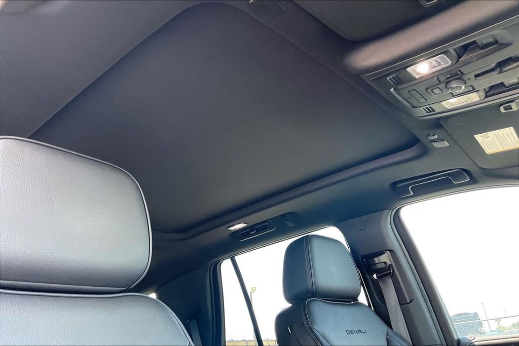 Used 2024 GMC Yukon Denali RWD image 28
