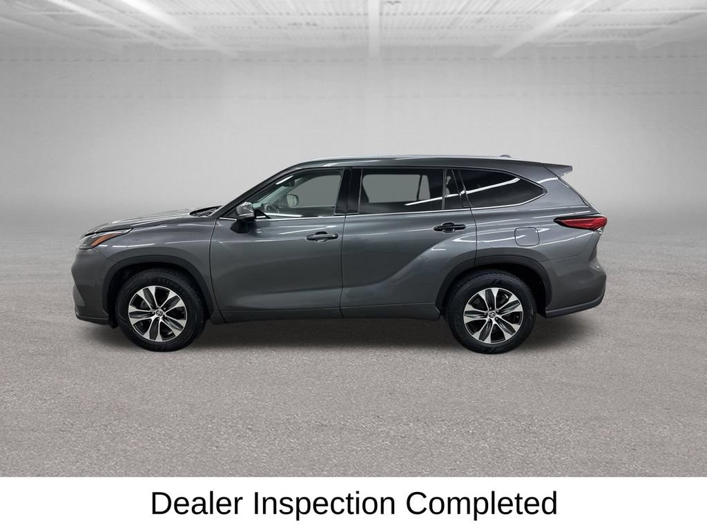 Used 2022 Toyota Highlander XLE FWD image 9