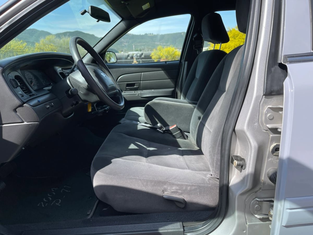 Used 2004 Ford Crown Victoria Police Interceptor RWD image 13