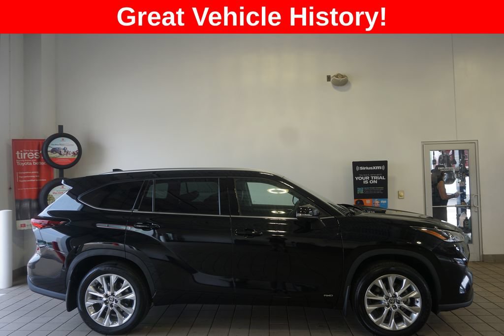 Used 2025 Toyota Highlander Limited AWD/4WD image 2