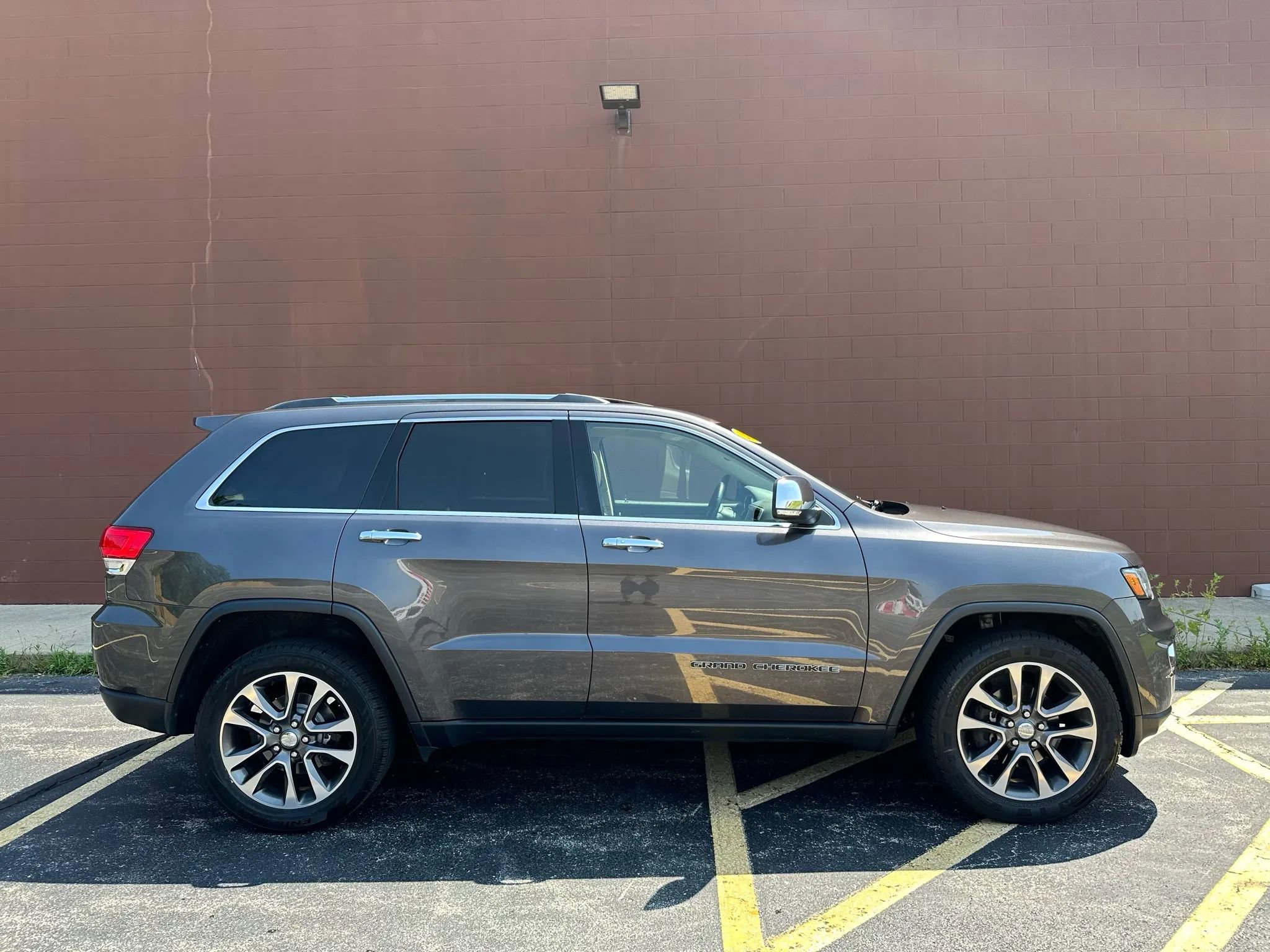 Used 2018 Jeep Grand Cherokee Limited w/ Luxury Group II image 6