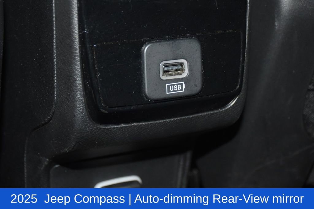 Used 2025 Jeep Compass Trailhawk AWD/4WD image 25