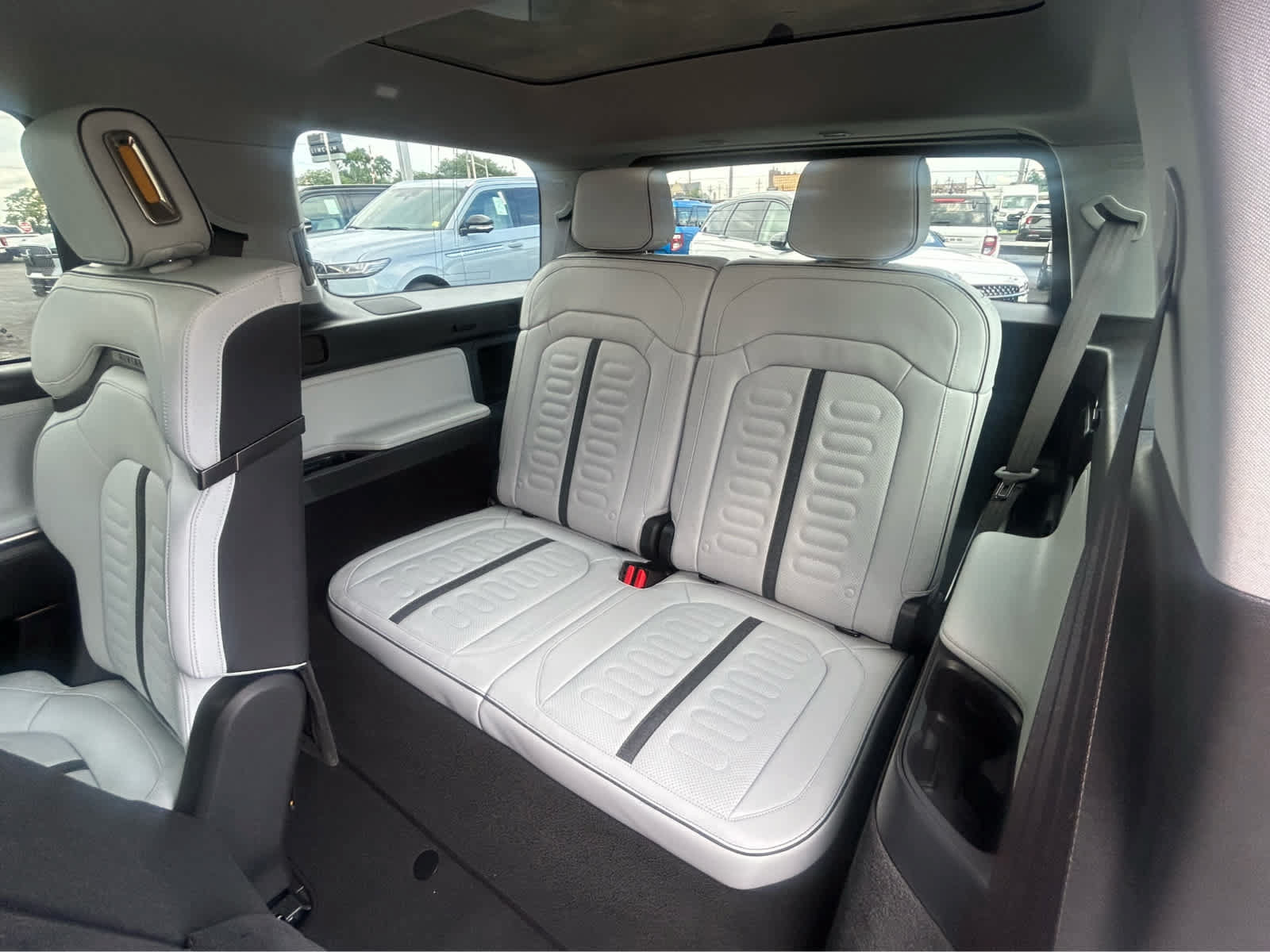 Used 2026 Rivian R1S Adventure AWD/4WD image 19