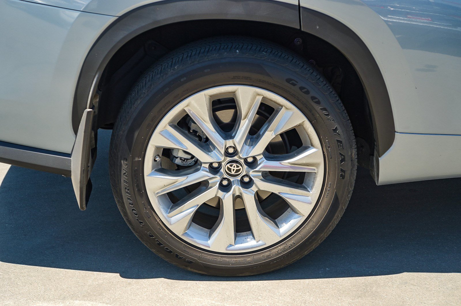 Certified 2024 Toyota Highlander Limited FWD image 12