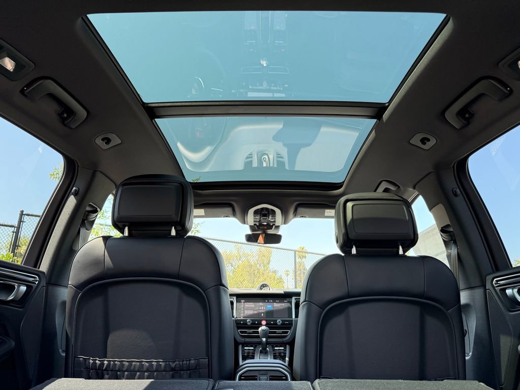 Used 2025 Porsche Macan image 36
