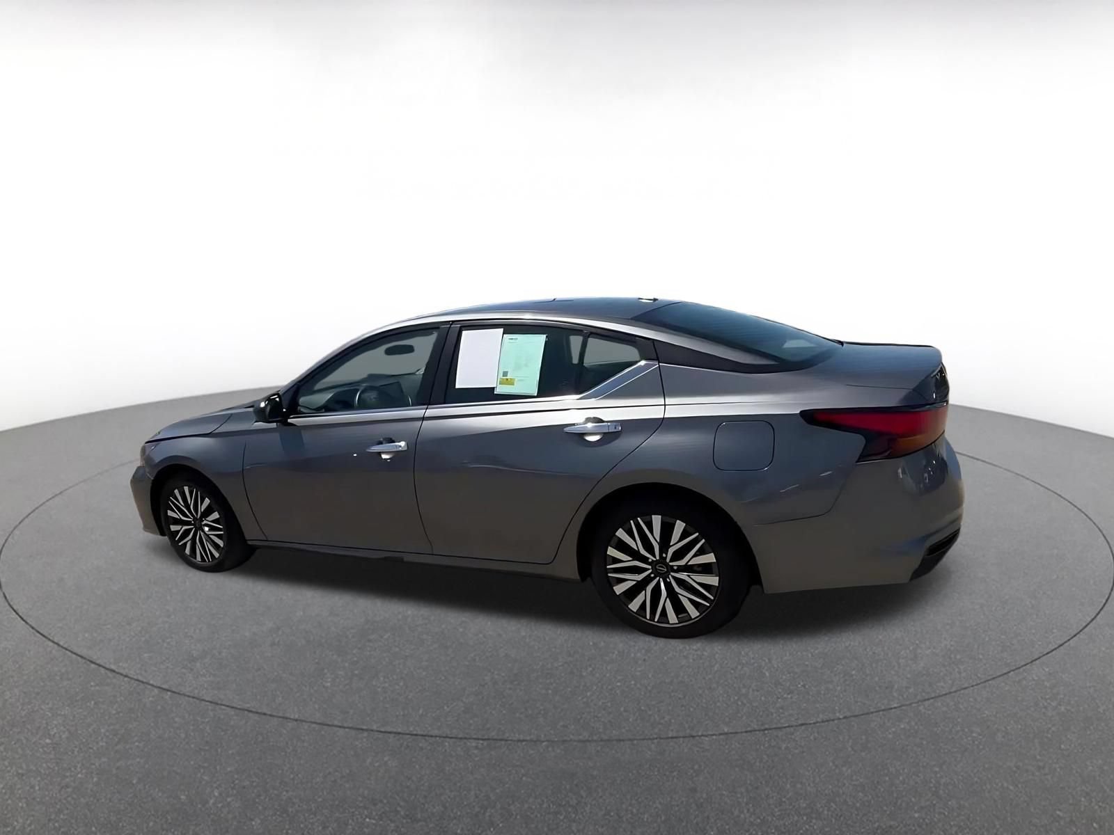 Used 2024 Nissan Altima 2.5 SV FWD image 10