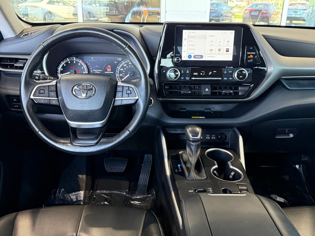 Certified 2023 Toyota Highlander XLE image 33