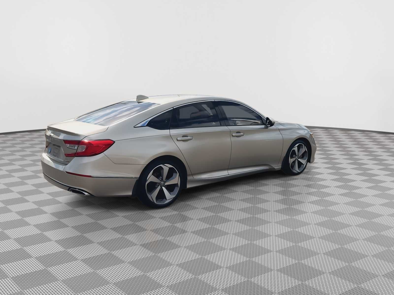Used 2018 Honda Accord Touring image 8