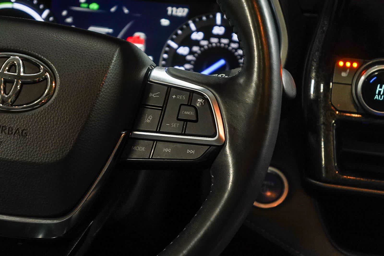 Used 2021 Toyota Highlander XLE image 17