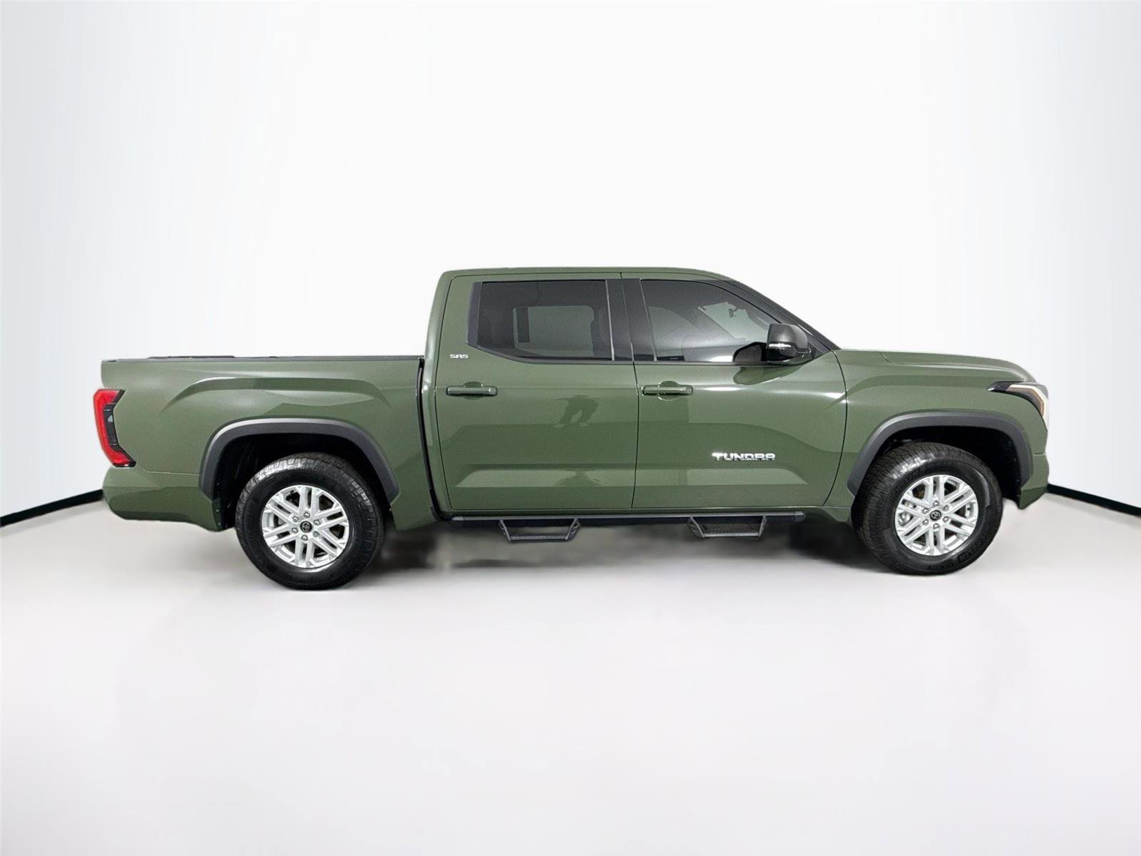Used 2022 Toyota Tundra SR5 w/ SR5 Premium Package AWD/4WD image 5