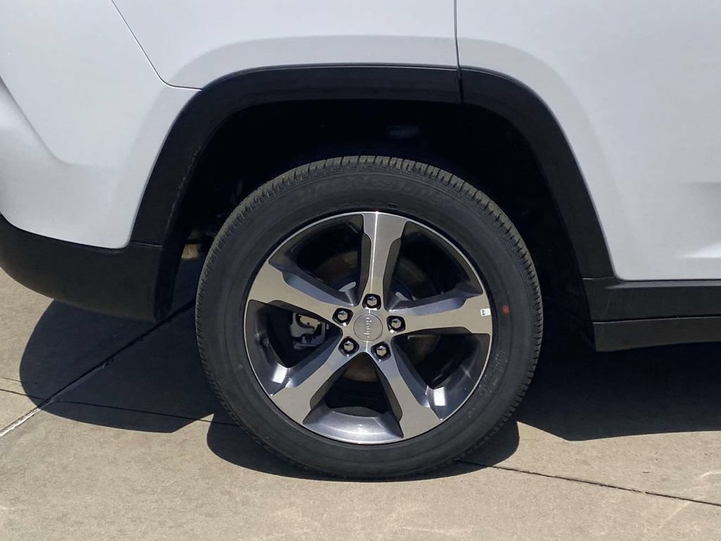 New 2026 Jeep Grand Cherokee Limited w/ Luxury Tech Group II AWD/4WD image 8